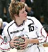 Clara Woltering will den Ball nach vorne bringen - Bayer Leverkusen  (Saison 2005/06)<br />Foto: Heiner Lehmann/www.sportseye.de