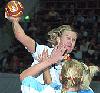 Nina Wörz hoch in der Luft - Deutsche Nationalmannschaft im November 2005  (Testspiel gegen Slowenien)<br />Foto: Andreas Walz