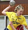 Nina Wörz hoch in der Luft - HC Leipzig  (Saison 2005/06, DHB-Pokal gegen Leverkusen)<br />Foto: Heiner Lehmann/www.sportseye.de