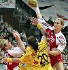 Ania Rösler steigt hoch gegen die Leipziger Defensive - 1.FC Nürnberg im DM-Halbfinale  (April 2006)