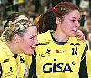 freudige Gesichter bei Egle Kalinauskaite (links) und Jenny Karolius (rechts) nach dem gewonnenen Play Off-Duell mit Celle - SC Marktanstädt  (Saison 2005/06)