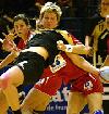 Grit Jurack - Deutschland - wird von Elisabeth Hilmo gestoppt - 4-Nationen-Turnier in Paris gegen Norwegen - 03.11.06