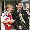Kathrin Blacha mit Ex-Nationalmannschafts-Kollgein Nikola Pietzsch nach dem Spiel. FHC - 1. FCN (22.11.2006)