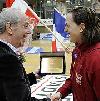 Katrin ENGEL ist gestern vor d. Laenderspiel gegen Frankreich als beste Torschuetzin der WM 2009 in China v. Praesident Hofbauer geehrt worden. 