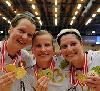 Grit Jurack, Nora Reiche und Anja Althaus mit den Medaillen
