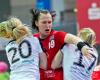 Dagmar Stuparicova und Petra Popluharova (THC) versuchen Anne Jochin (Leverkusen) zu stoppen<br />Foto: Heinz Zaunbrecher Dagmar Stuparicova und Petra Popluharova (THC) versuchen Anne Jochin (Leverkusen) zu stoppen<br />Foto: Heinz Zaunbrecher