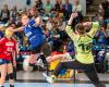 Emily Bölk, Buxtehuder SV U19 im Wurf gegen Lorena Jackstadt, HSG Blomberg-Lippe U19